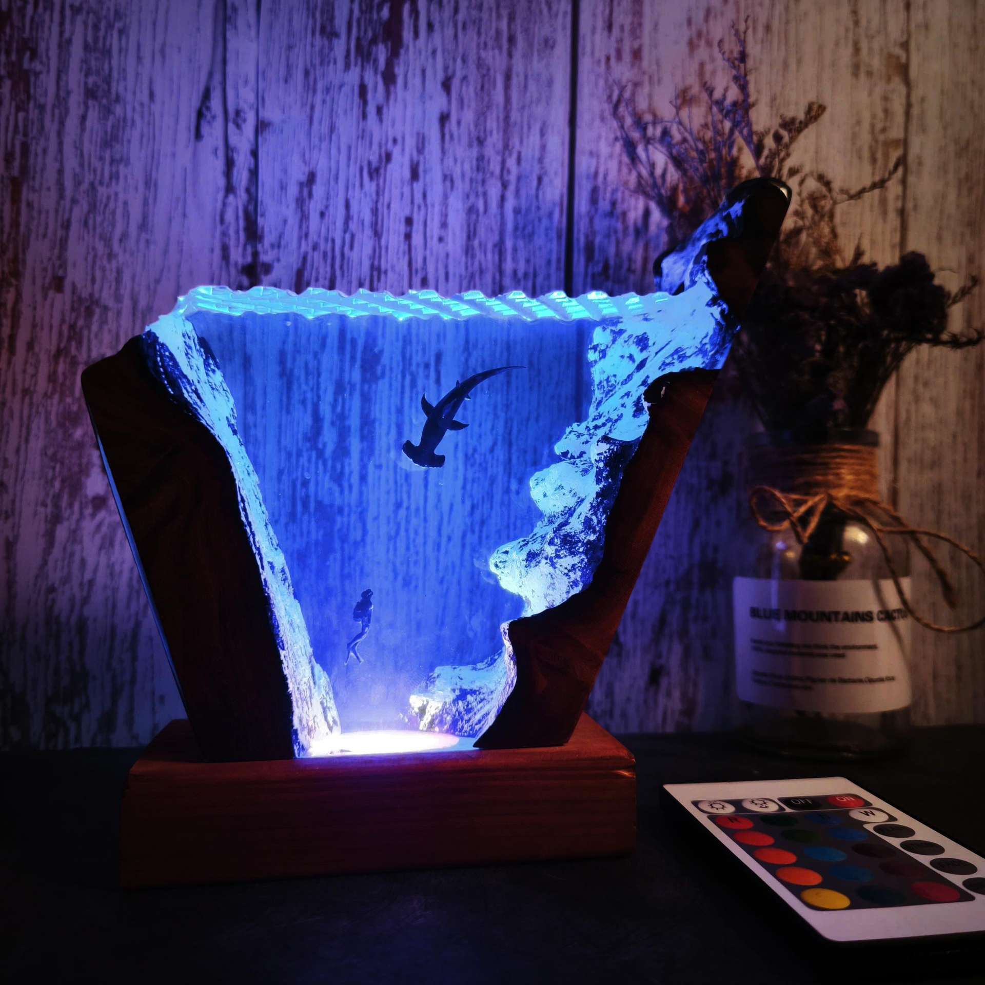 Resin Art And Wood - Ornamen Hiasan Rumah Hiu Palu Penyelam